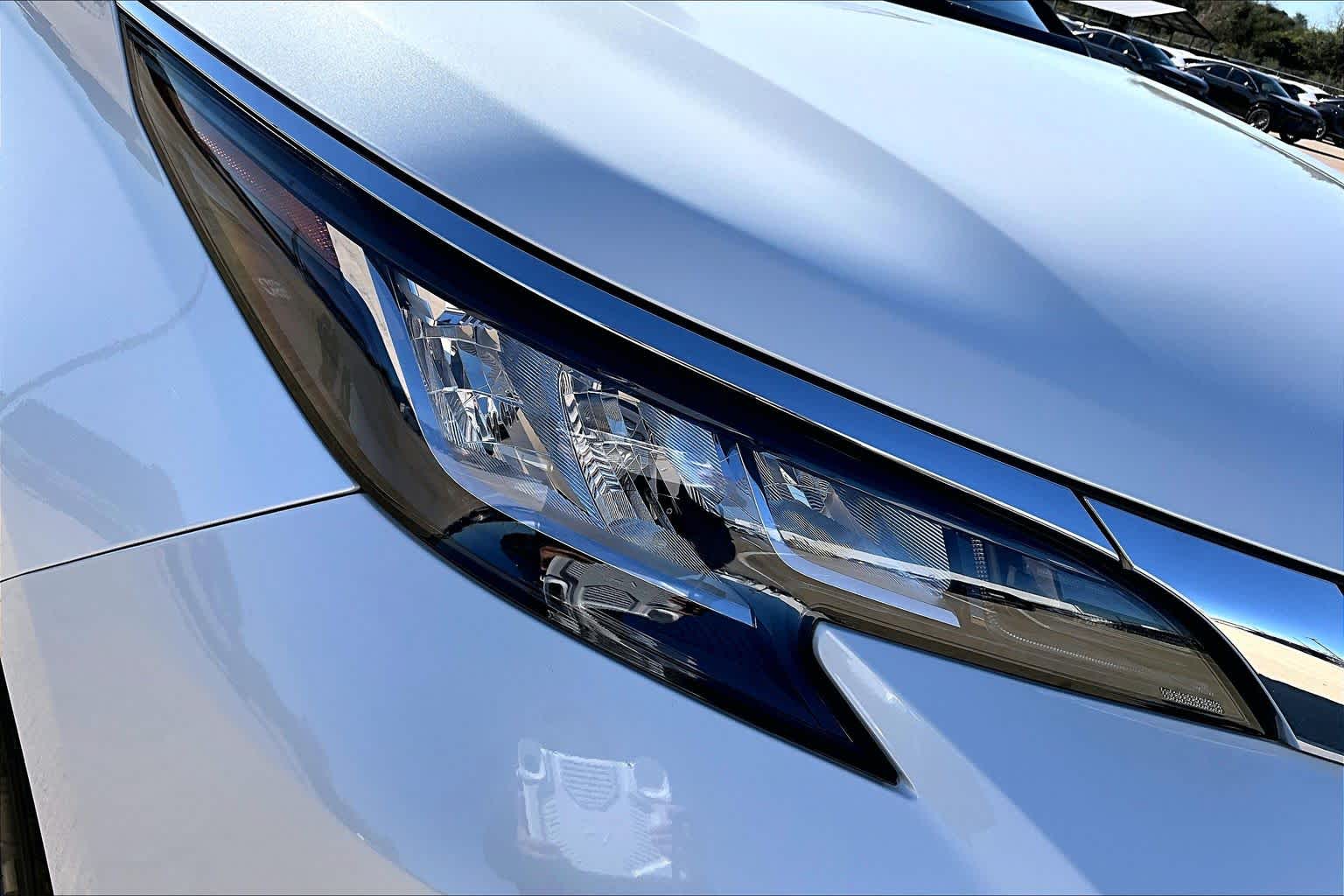 2023 Toyota Sienna XLE Wind Chill Pearl at Mac Haik Ford