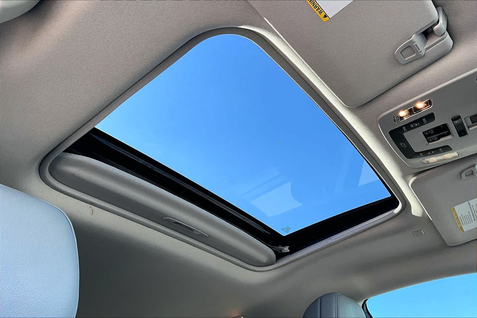 2023 Toyota Sienna XLE Wind Chill Pearl at Mac Haik Ford