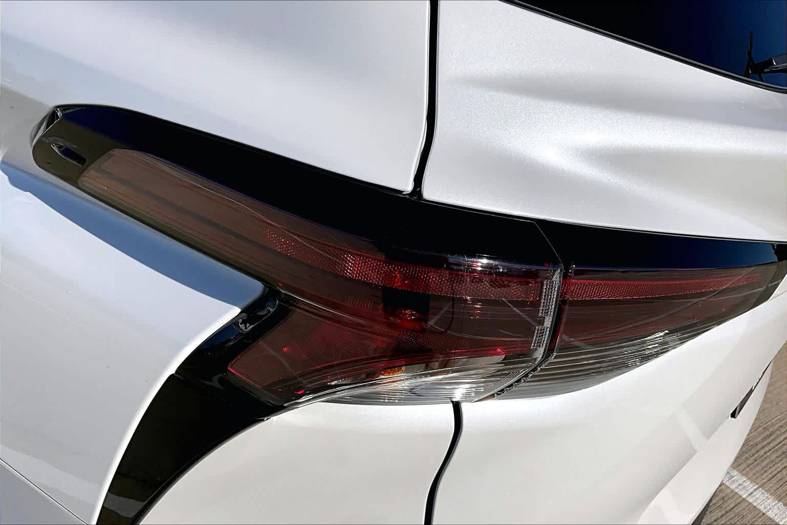 2023 Toyota Sienna XLE Wind Chill Pearl at Mac Haik Ford