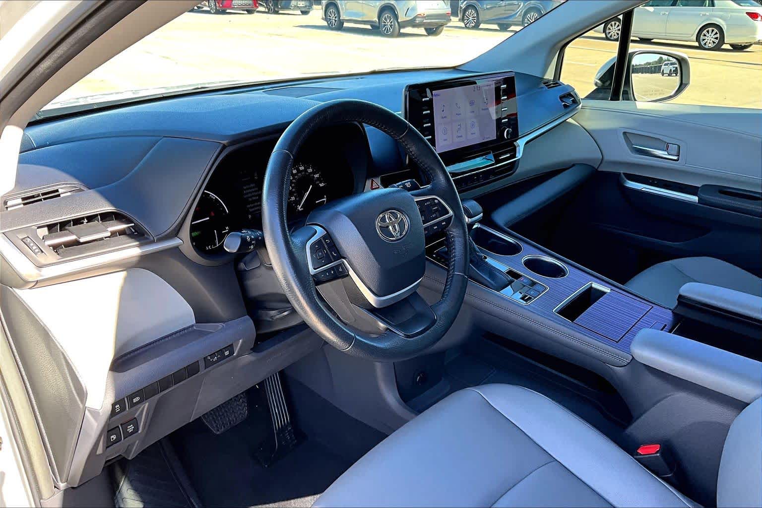 2023 Toyota Sienna XLE Wind Chill Pearl at Mac Haik Ford