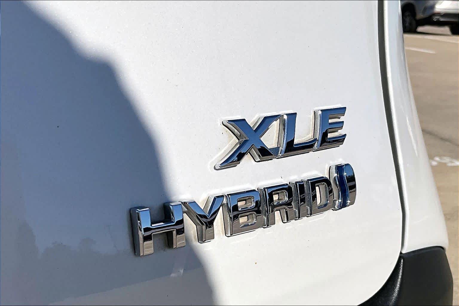 2023 Toyota Sienna XLE Wind Chill Pearl at Mac Haik Ford