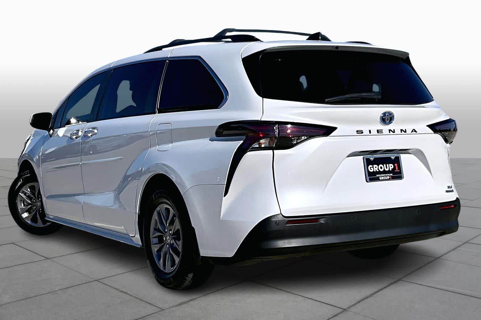 2023 Toyota Sienna XLE Wind Chill Pearl at Mac Haik Ford
