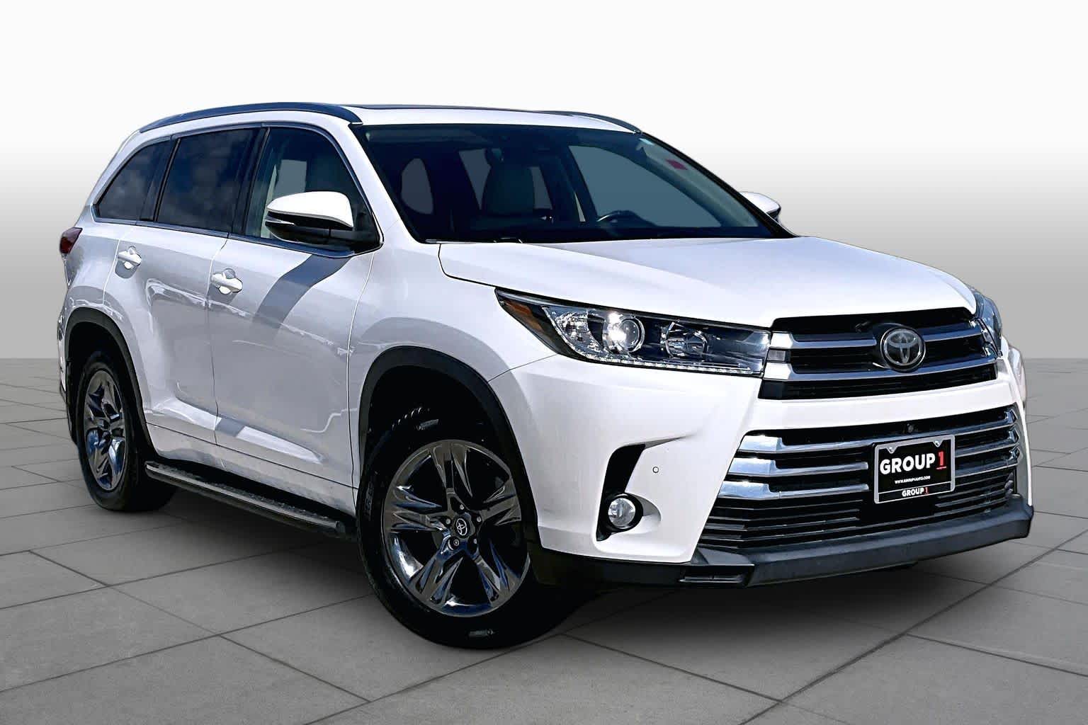 2017 Toyota Highlander photo 3 of 34