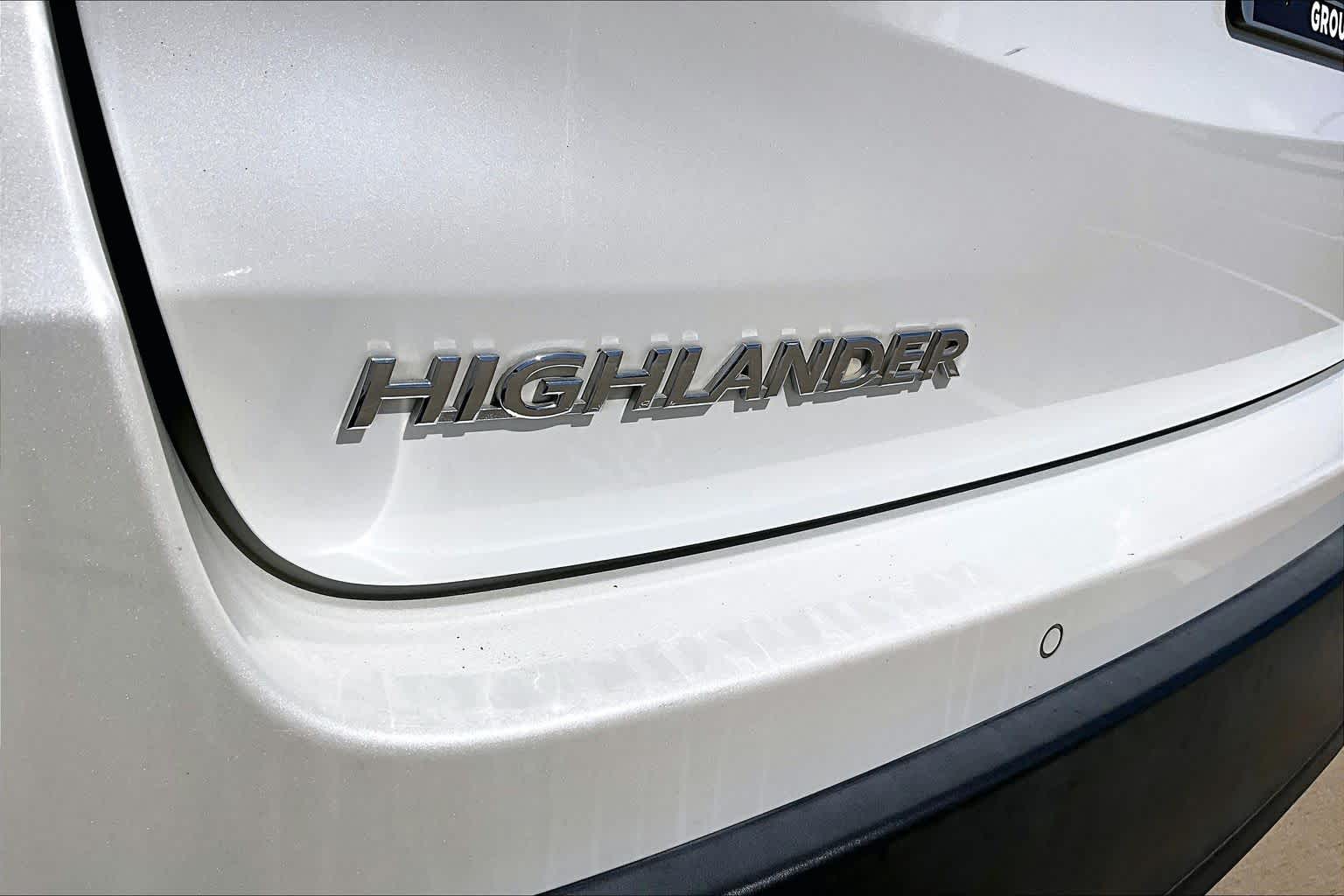 2017 Toyota Highlander photo 29 of 34