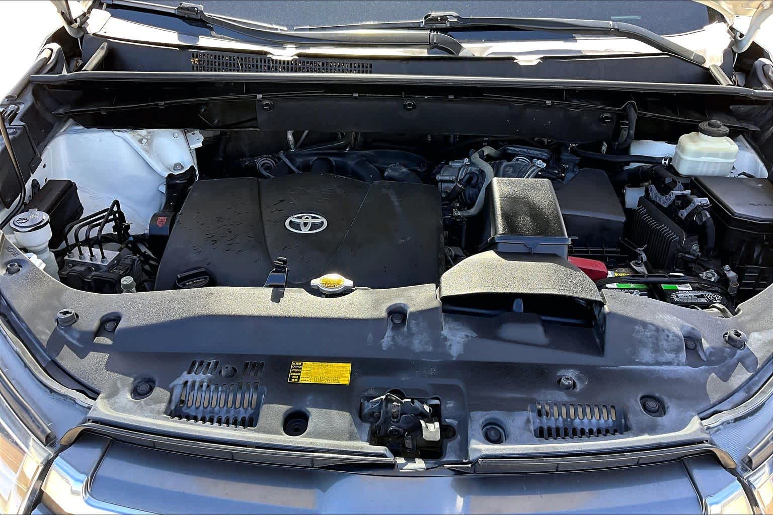 2017 Toyota Highlander photo 30 of 34