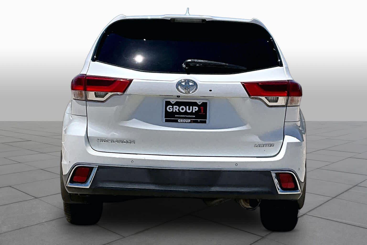 2018 Toyota Highlander Limited Blizzard Pearl at Beck & Masten Kia
