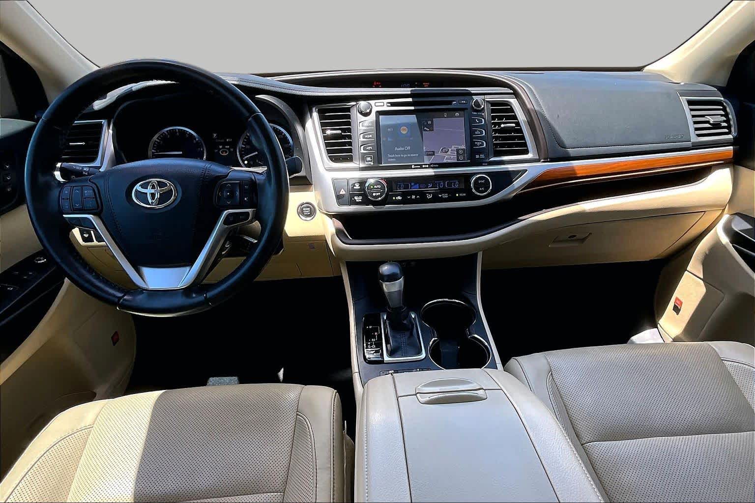 2018 Toyota Highlander Limited Blizzard Pearl at Beck & Masten Kia