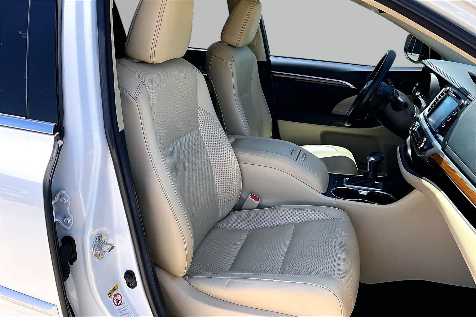 2018 Toyota Highlander Limited Blizzard Pearl at Beck & Masten Kia