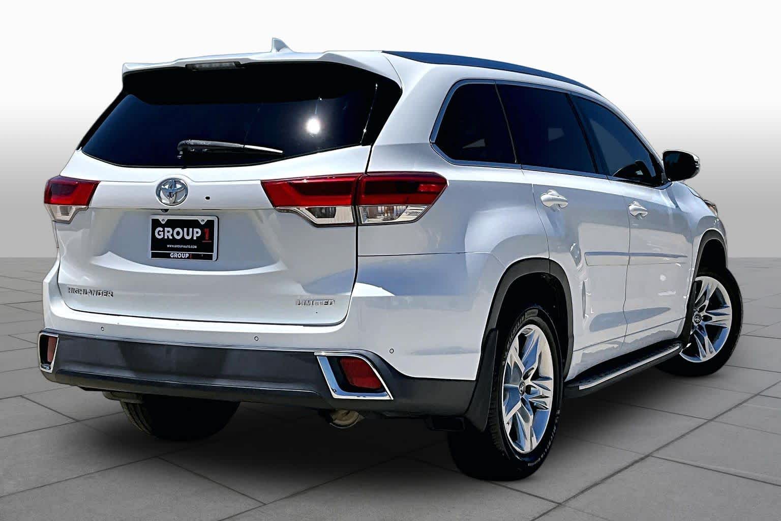 2018 Toyota Highlander Limited Blizzard Pearl at Beck & Masten Kia