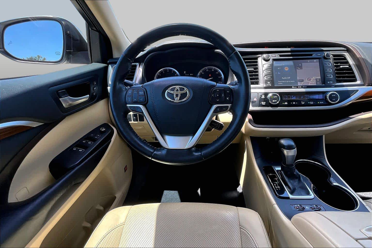 2018 Toyota Highlander Limited Blizzard Pearl at Beck & Masten Kia