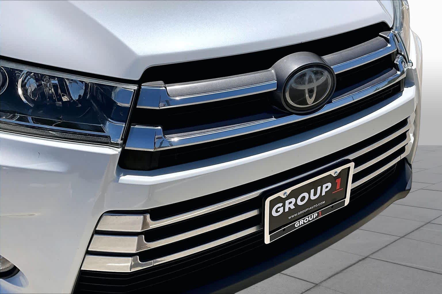 2018 Toyota Highlander Limited Blizzard Pearl at Beck & Masten Kia