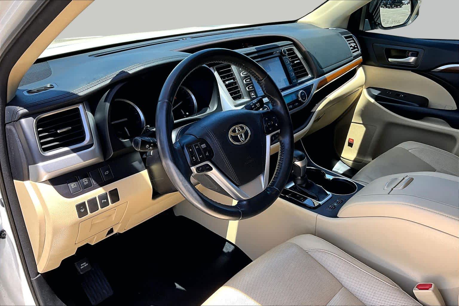 2018 Toyota Highlander Limited Blizzard Pearl at Beck & Masten Kia