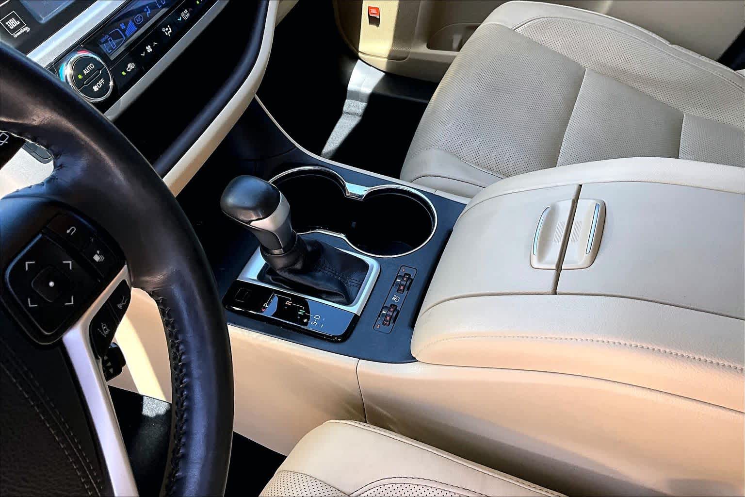 2018 Toyota Highlander Limited Blizzard Pearl at Beck & Masten Kia