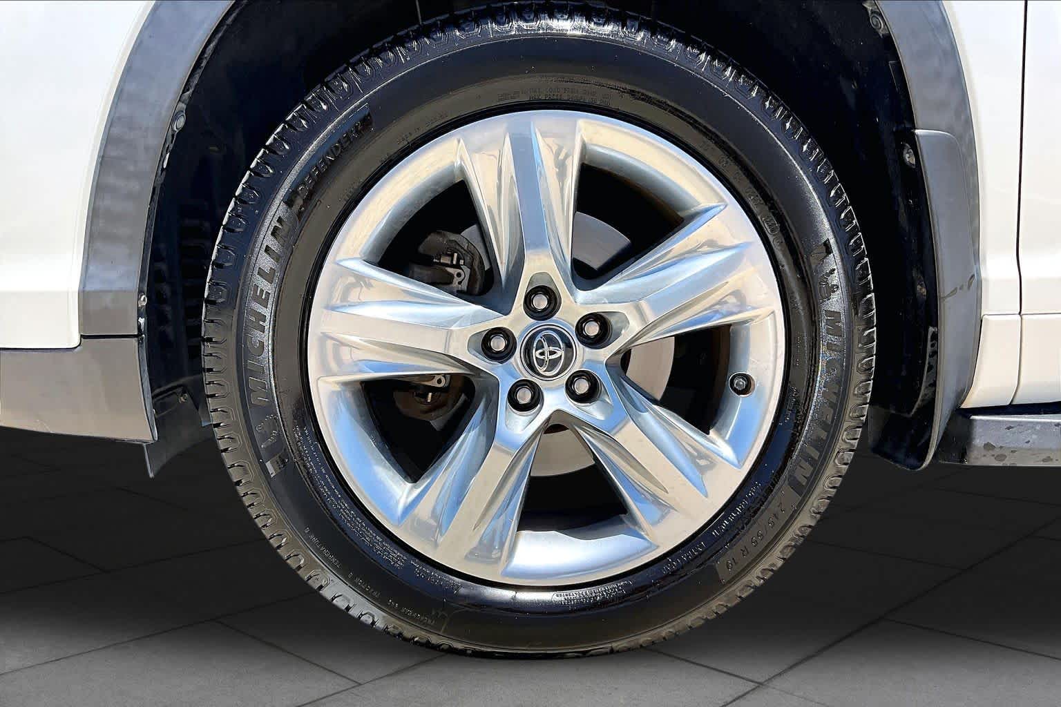 2018 Toyota Highlander Limited Blizzard Pearl at Beck & Masten Kia