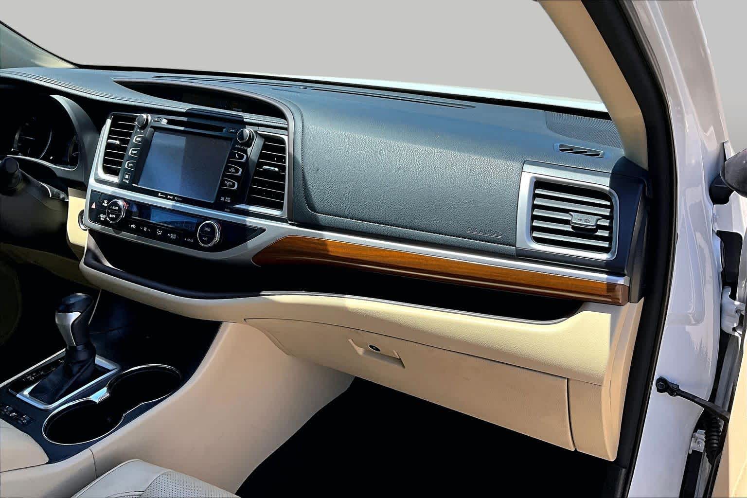 2018 Toyota Highlander Limited Blizzard Pearl at Beck & Masten Kia