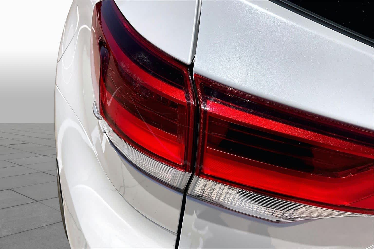 2018 Toyota Highlander Limited Blizzard Pearl at Beck & Masten Kia