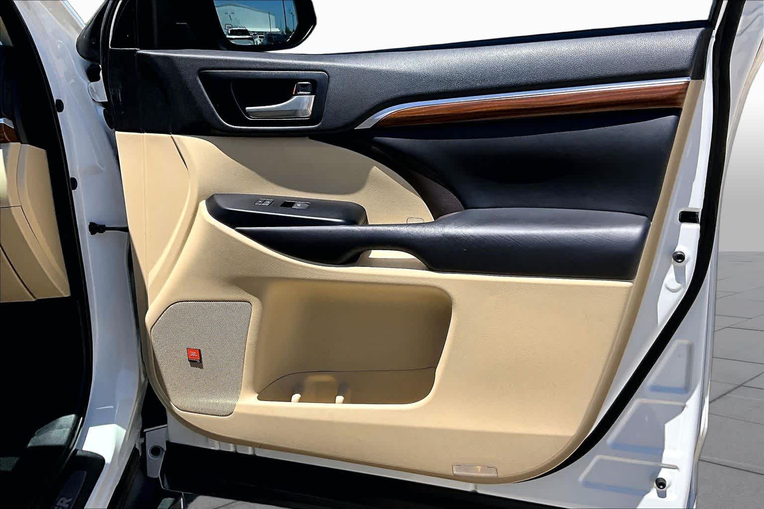 2018 Toyota Highlander Limited Blizzard Pearl at Beck & Masten Kia