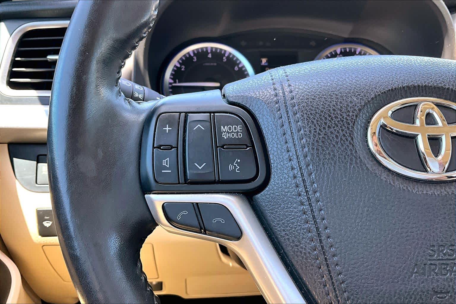2018 Toyota Highlander Limited Blizzard Pearl at Beck & Masten Kia