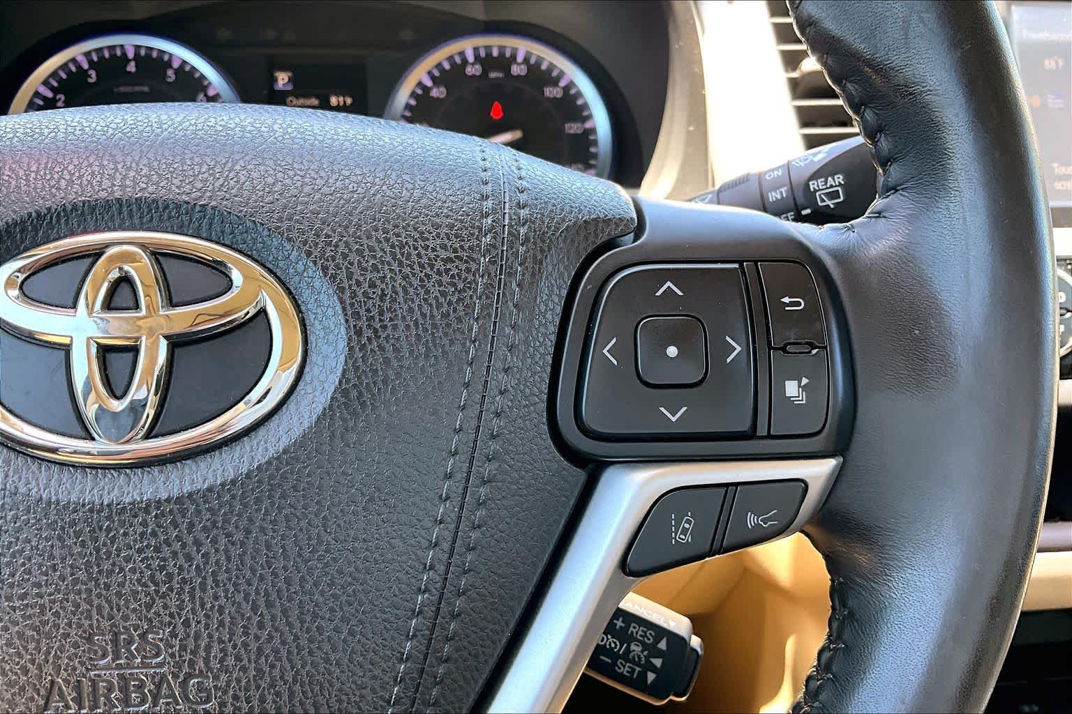 2018 Toyota Highlander Limited Blizzard Pearl at Beck & Masten Kia
