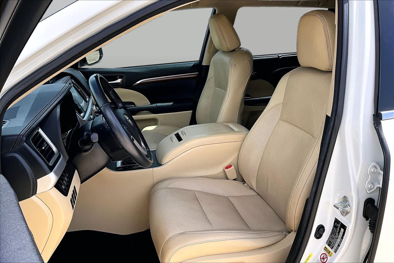 2018 Toyota Highlander Limited Blizzard Pearl at AutoNation USA Katy
