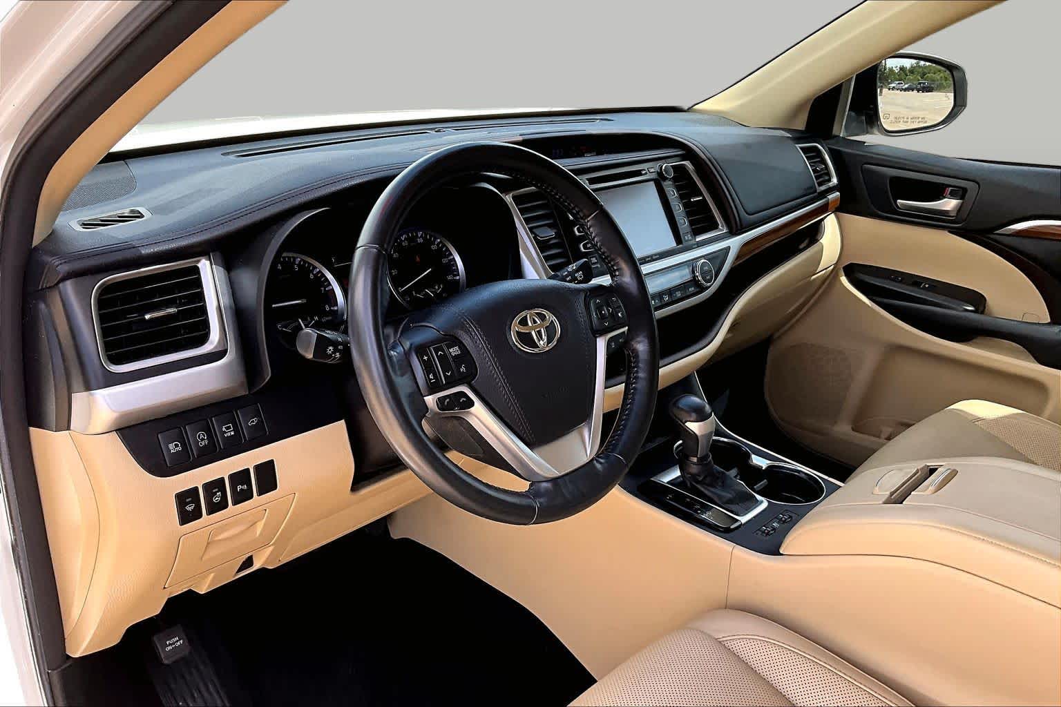 2018 Toyota Highlander Limited Blizzard Pearl at AutoNation USA Katy