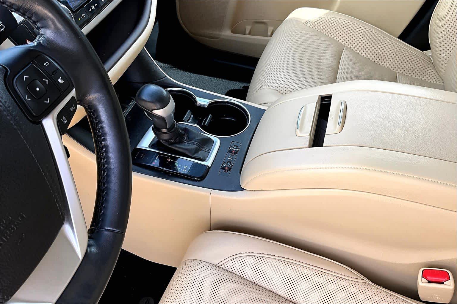 2018 Toyota Highlander Limited Blizzard Pearl at AutoNation USA Katy