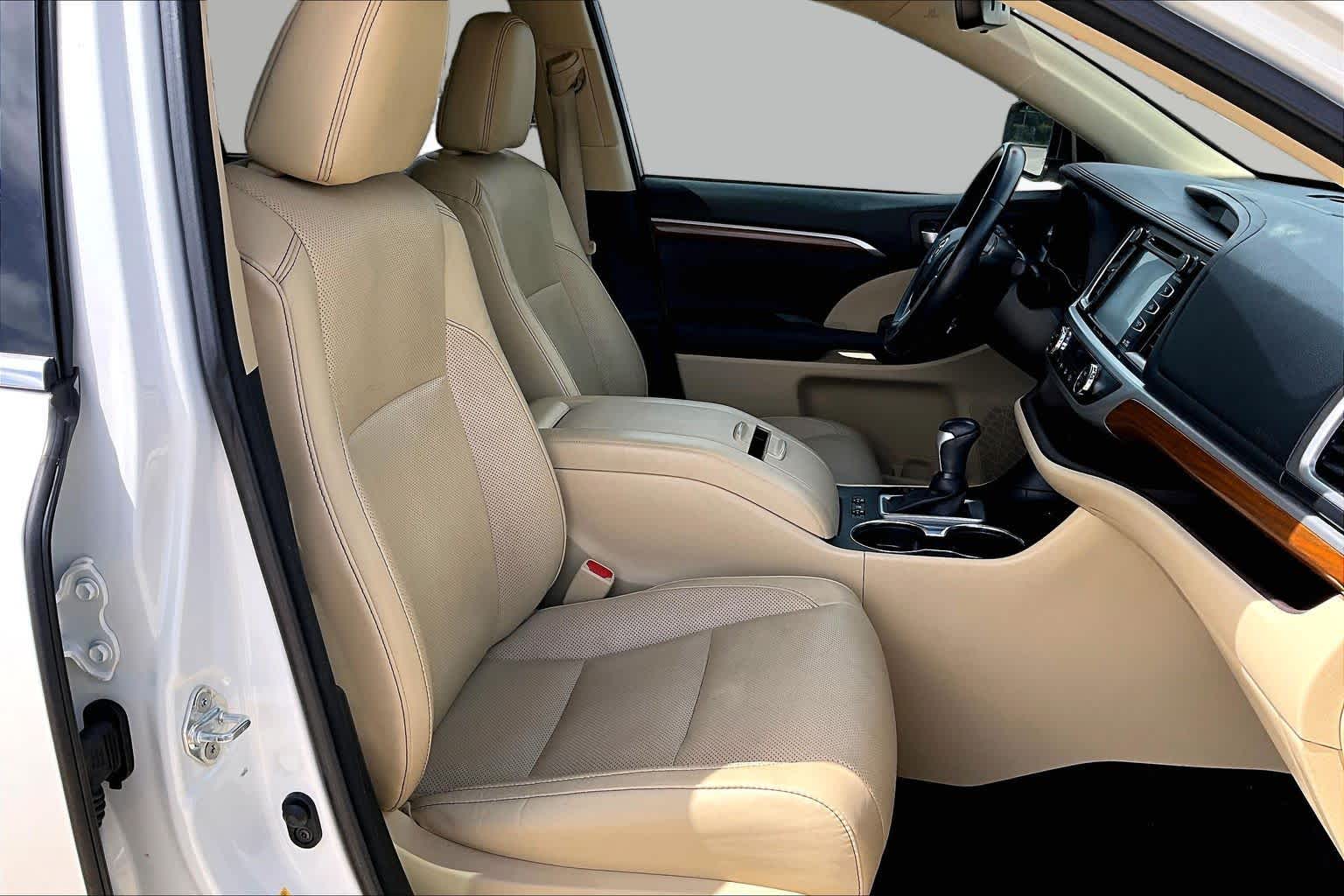 2018 Toyota Highlander Limited Blizzard Pearl at AutoNation USA Katy