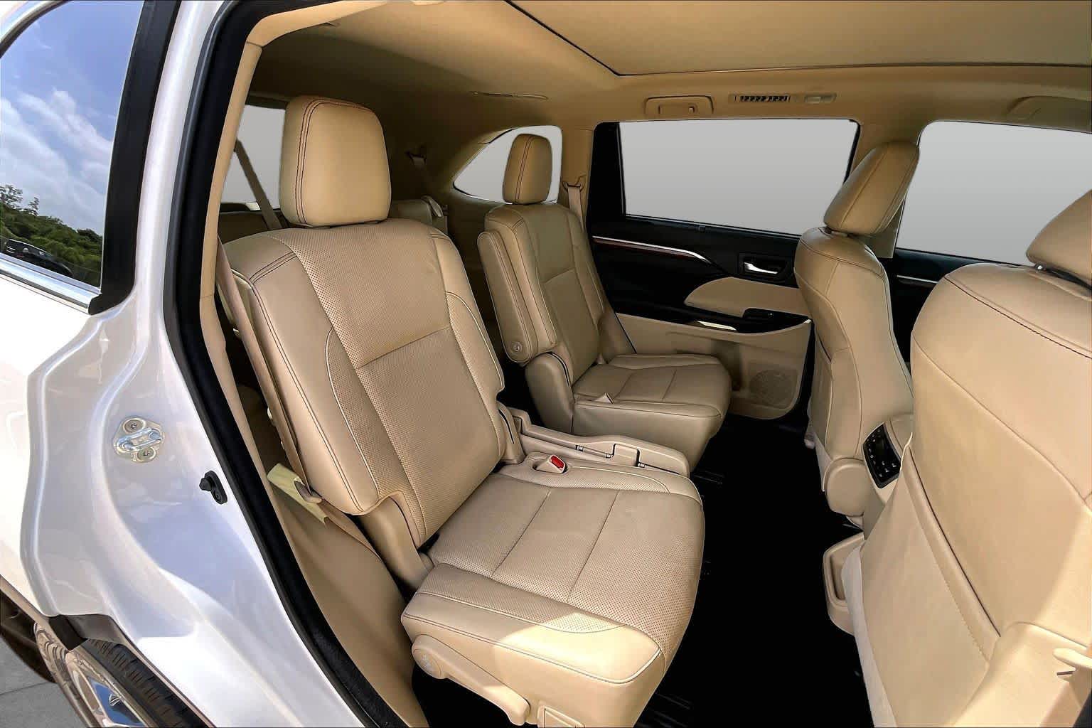 2018 Toyota Highlander Limited Blizzard Pearl at AutoNation USA Katy