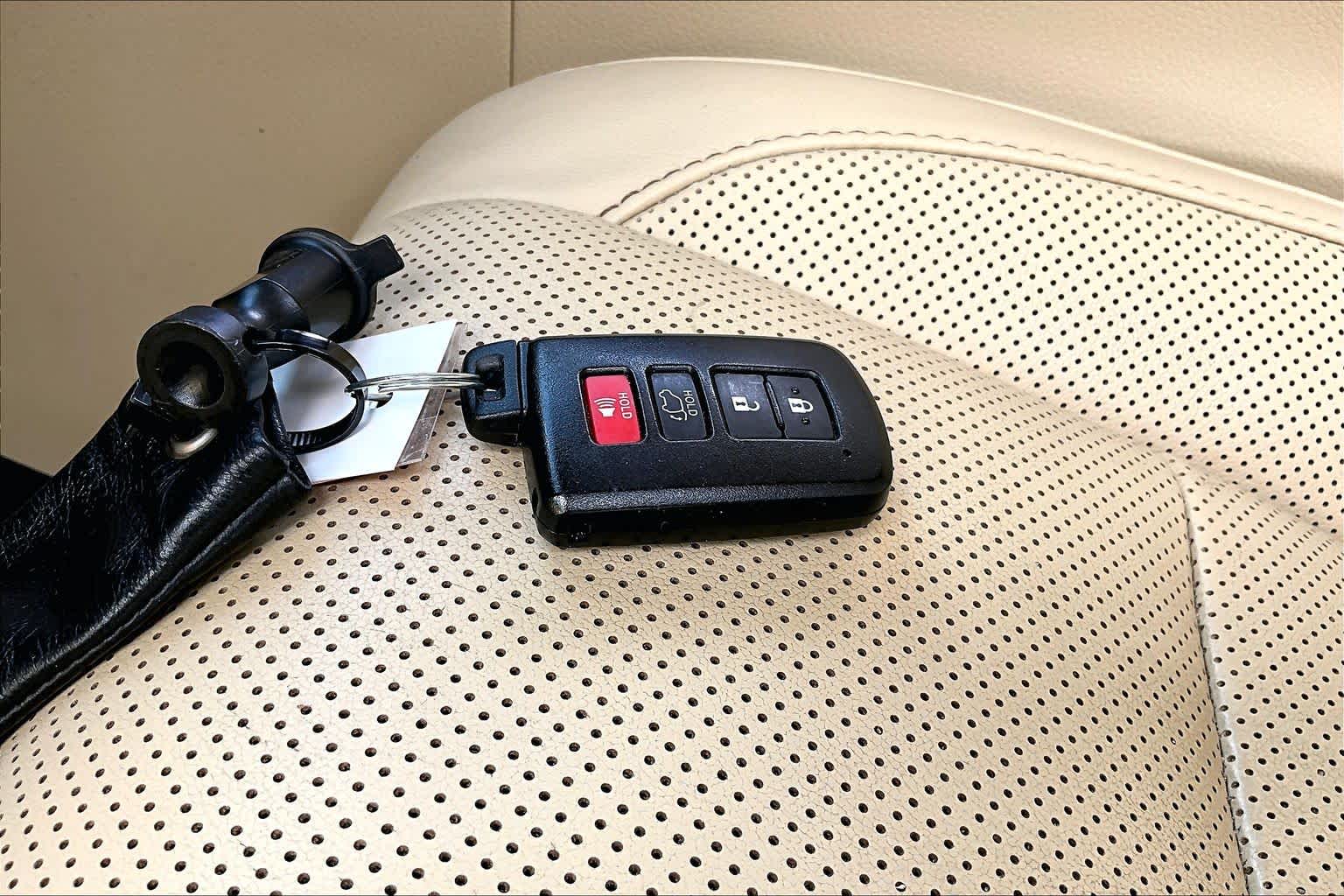 2018 Toyota Highlander Limited Blizzard Pearl at AutoNation USA Katy