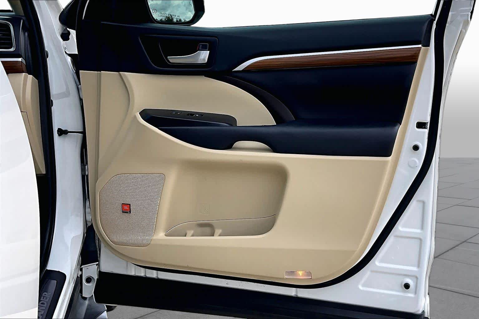 2019 Toyota Highlander Limited Blizzard Pearl at Beck & Masten Kia