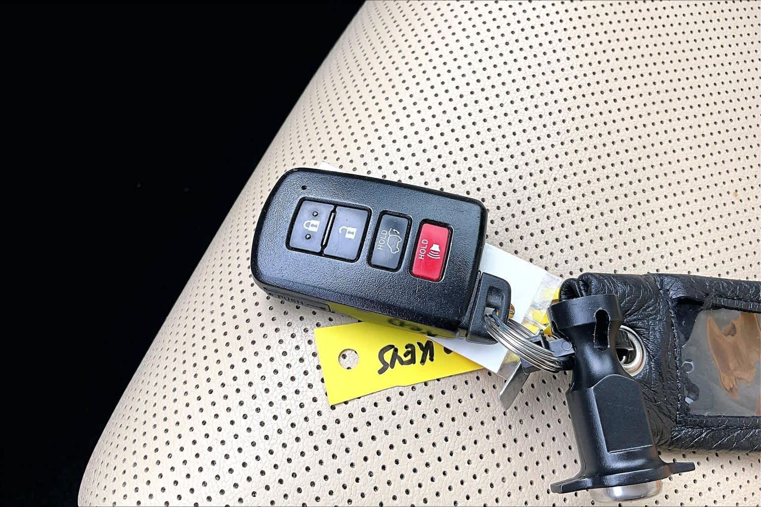 2019 Toyota Highlander Limited Blizzard Pearl at Beck & Masten Kia