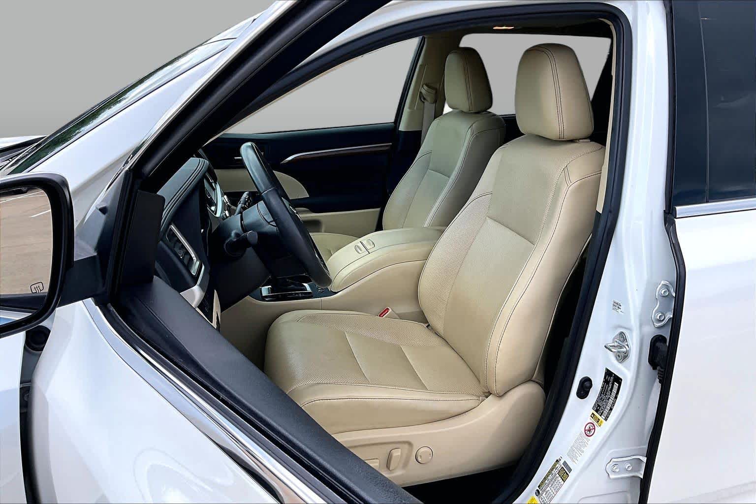 2019 Toyota Highlander Limited Blizzard Pearl at Beck & Masten Kia