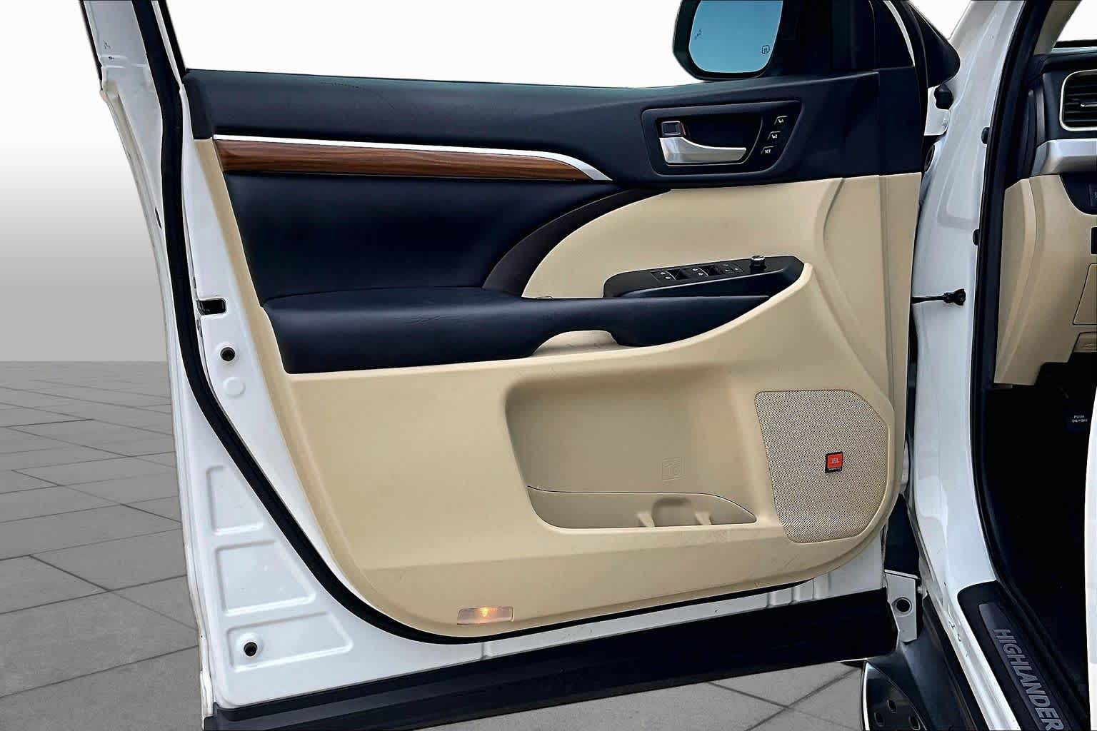2019 Toyota Highlander Limited Blizzard Pearl at Beck & Masten Kia