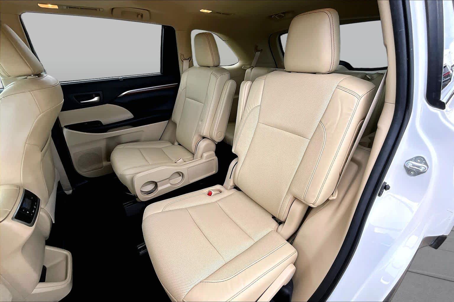2019 Toyota Highlander Limited Blizzard Pearl at Beck & Masten Kia