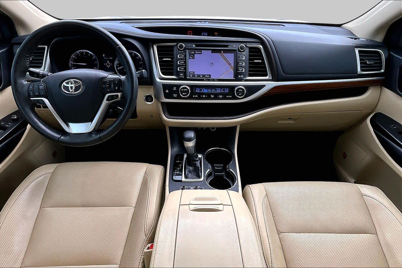2019 Toyota Highlander Limited Blizzard Pearl at Beck & Masten Kia