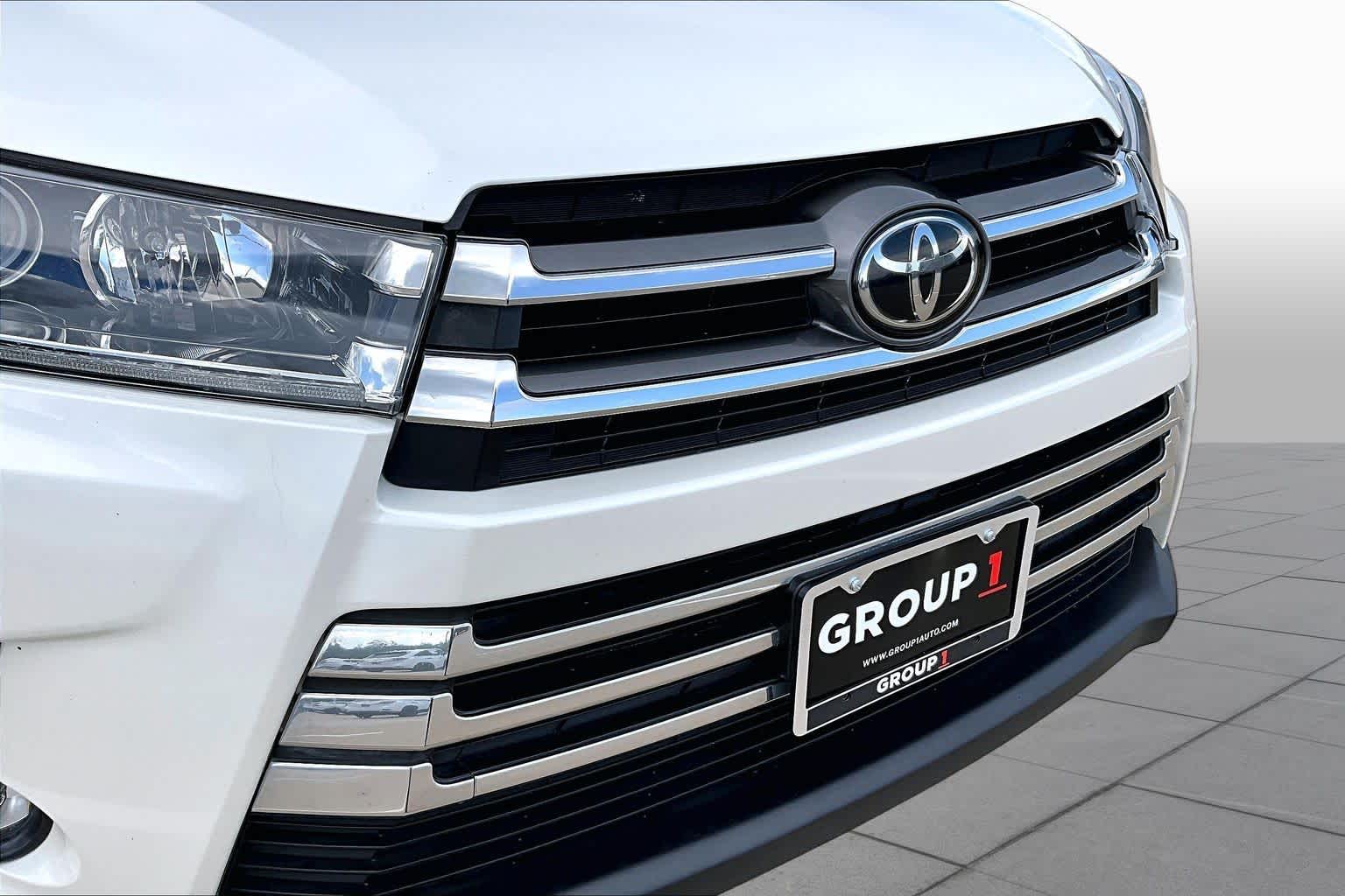 2019 Toyota Highlander Limited Blizzard Pearl at Beck & Masten Kia