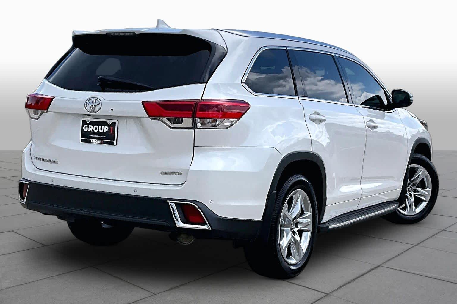 2019 Toyota Highlander Limited Blizzard Pearl at Beck & Masten Kia