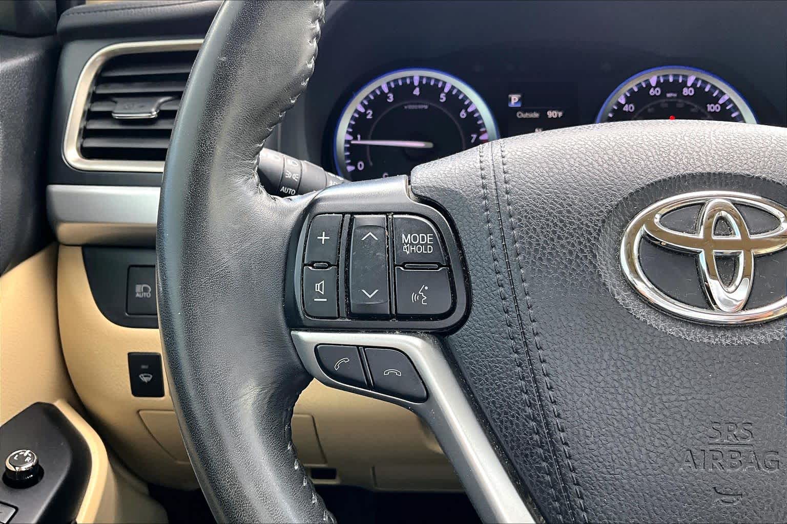 2019 Toyota Highlander Limited Blizzard Pearl at Beck & Masten Kia