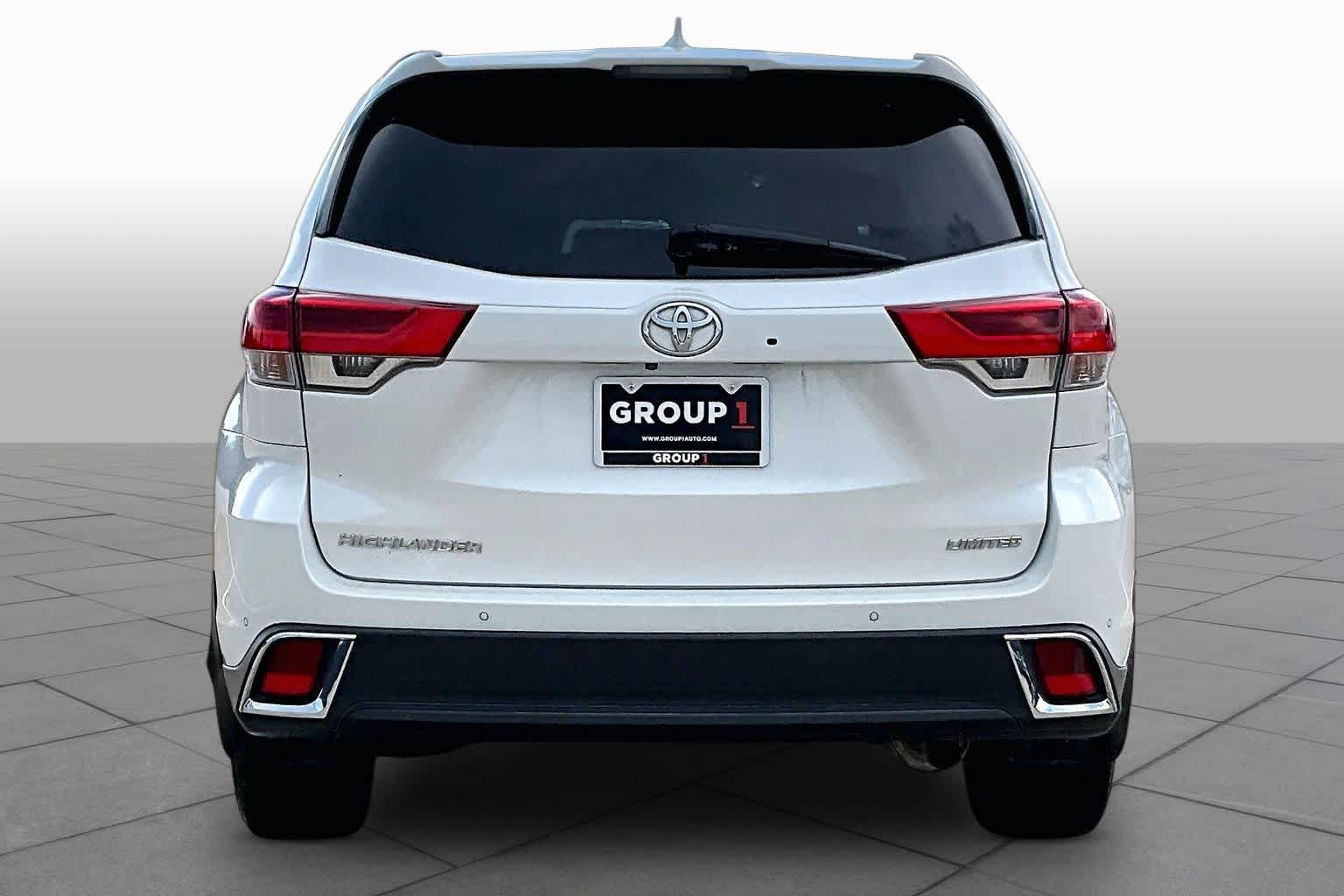 2019 Toyota Highlander Limited Blizzard Pearl at Beck & Masten Kia