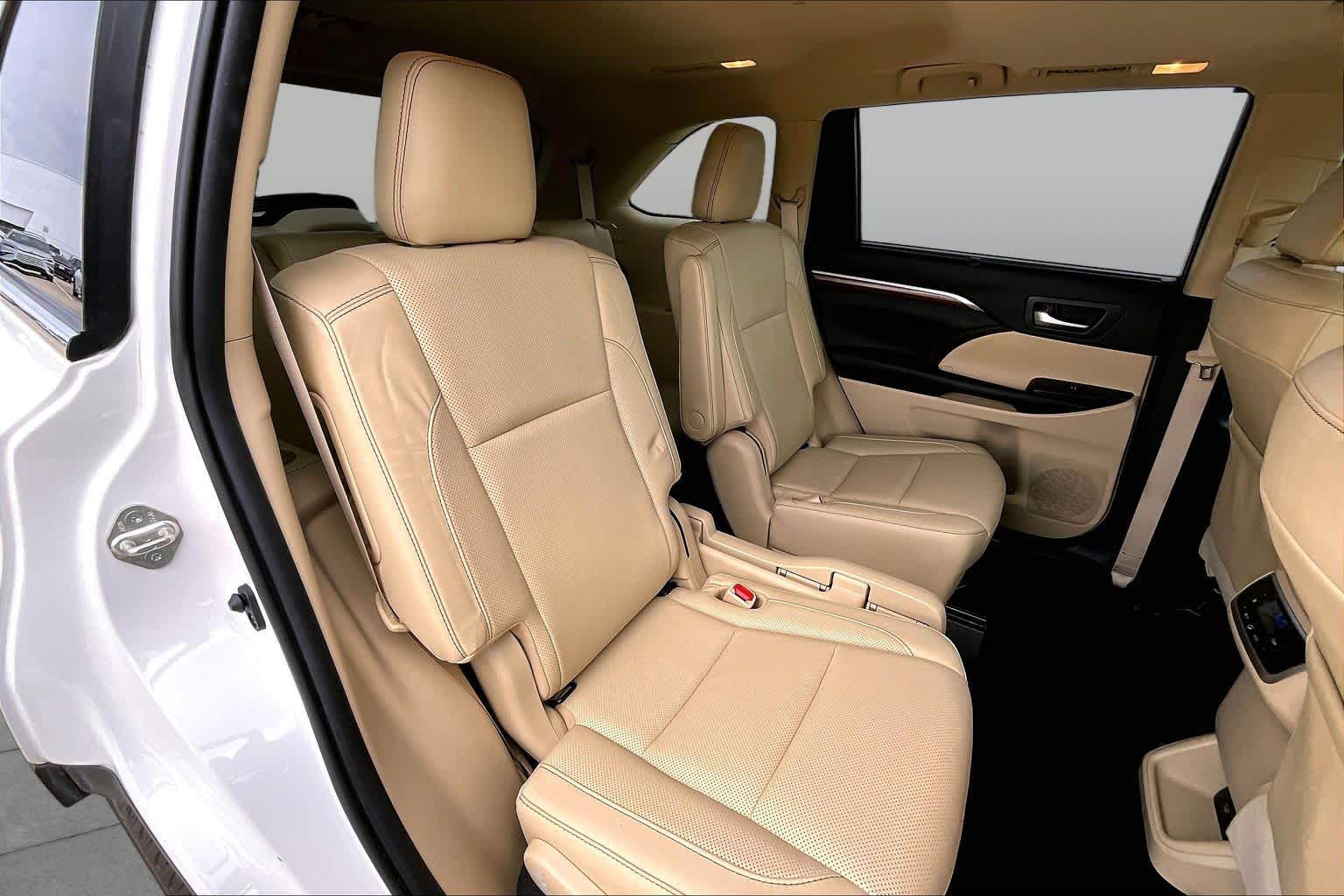2019 Toyota Highlander Limited Blizzard Pearl at Beck & Masten Kia