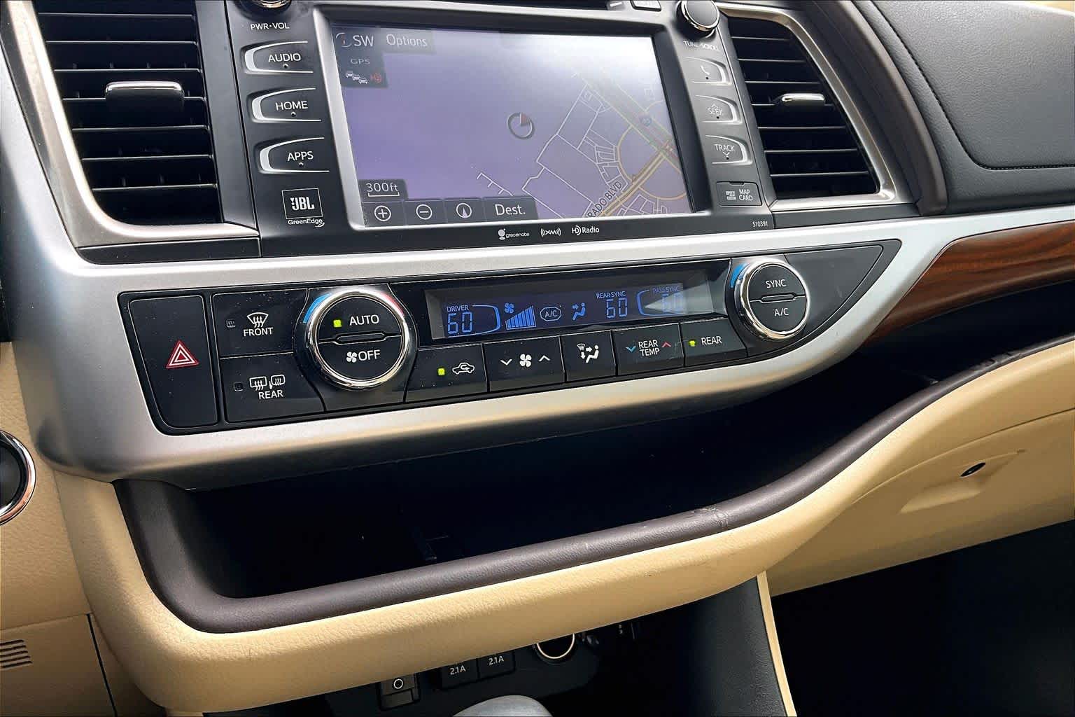2019 Toyota Highlander Limited Blizzard Pearl at Beck & Masten Kia