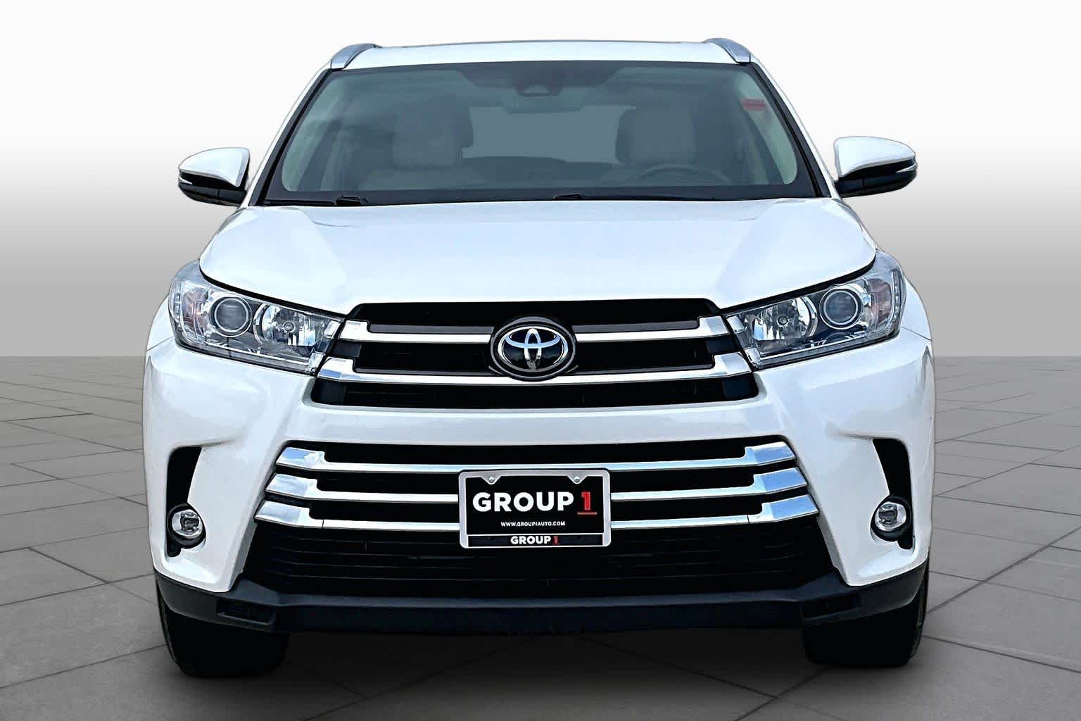 2019 Toyota Highlander Limited Blizzard Pearl at Beck & Masten Kia