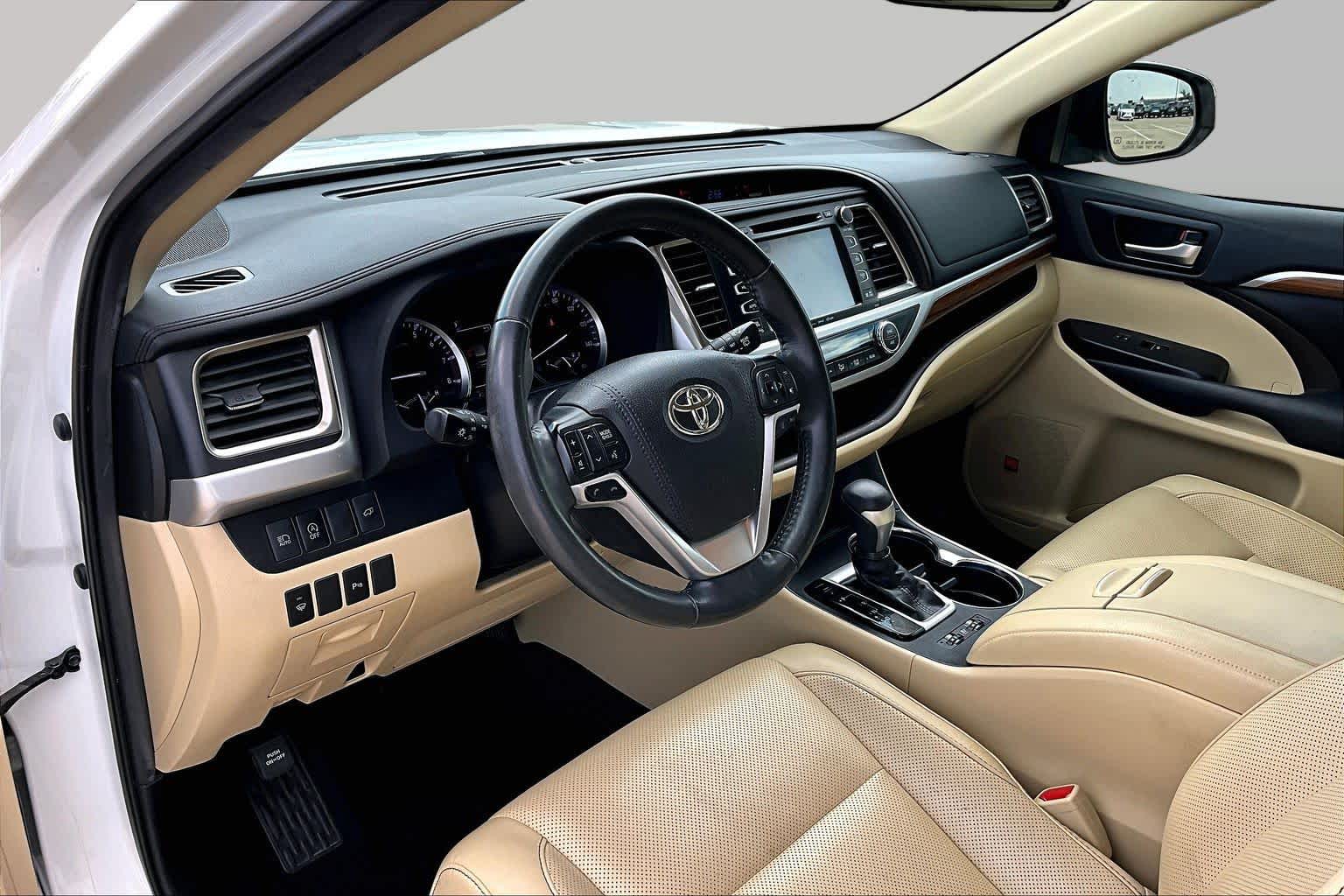 2019 Toyota Highlander Limited Blizzard Pearl at Beck & Masten Kia