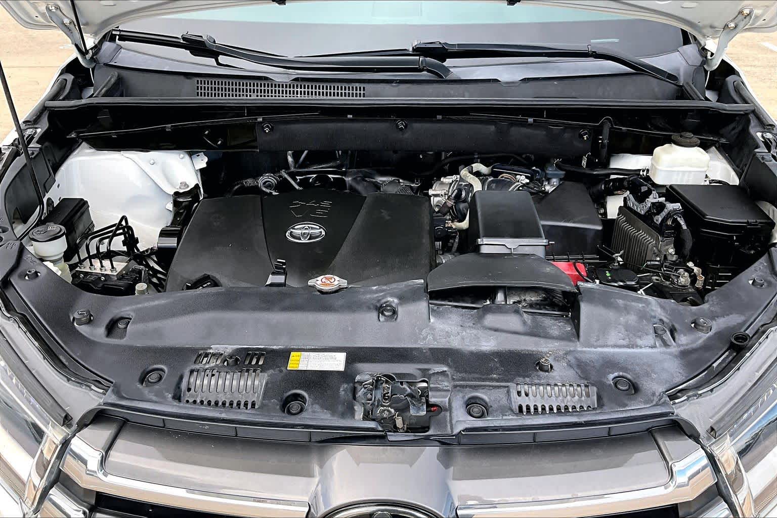 2019 Toyota Highlander Limited Blizzard Pearl at Beck & Masten Kia
