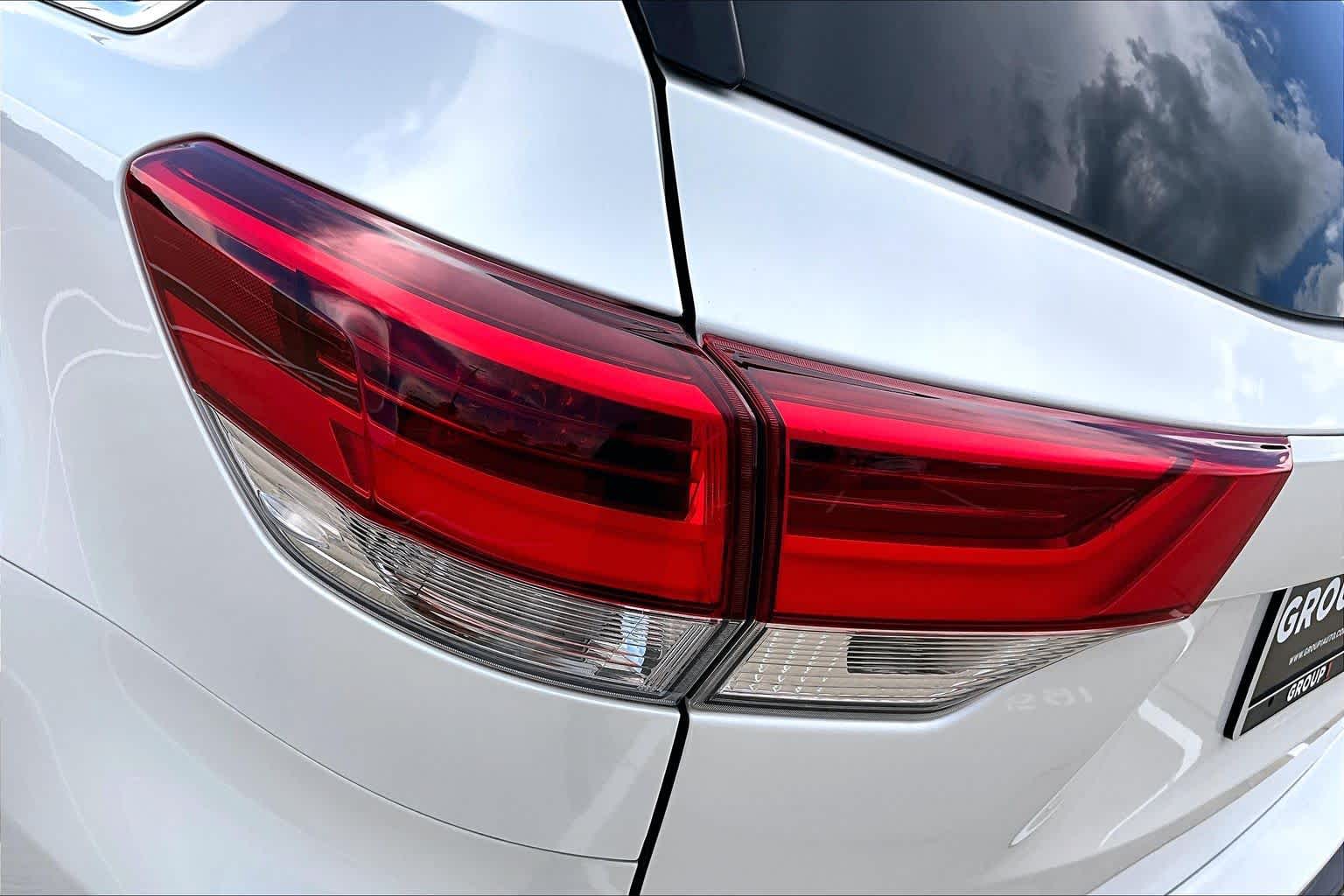 2019 Toyota Highlander Limited Blizzard Pearl at Beck & Masten Kia