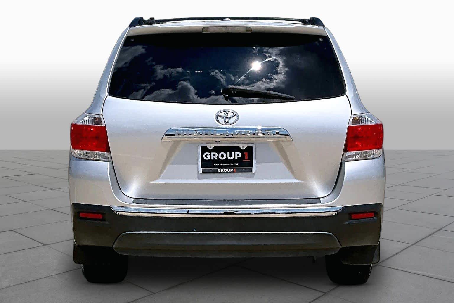 2012 Toyota Highlander SE Classic Silver Metallic at Beck & Masten Kia