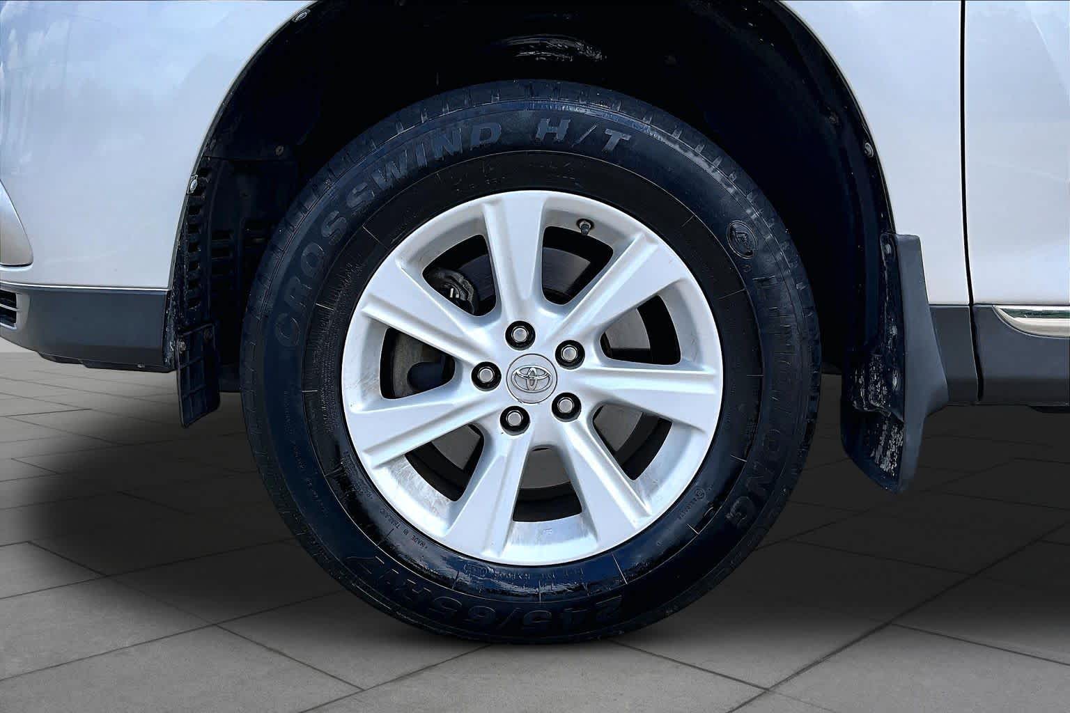 2012 Toyota Highlander SE Classic Silver Metallic at Beck & Masten Kia