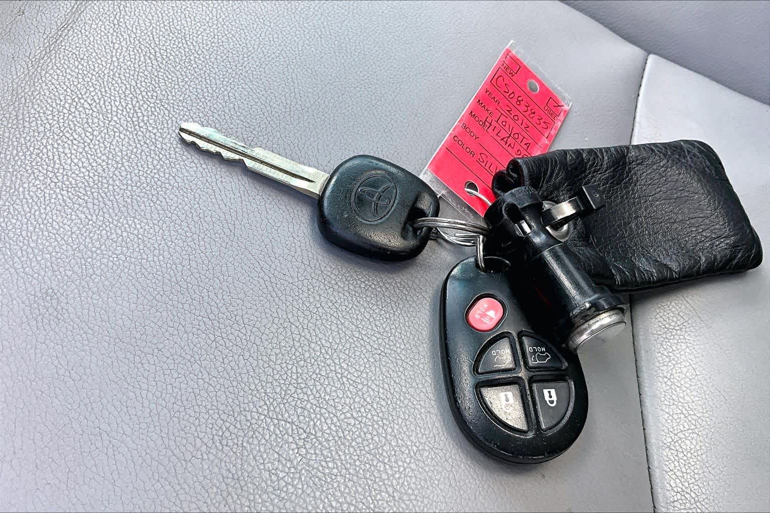 2012 Toyota Highlander SE Classic Silver Metallic at Beck & Masten Kia