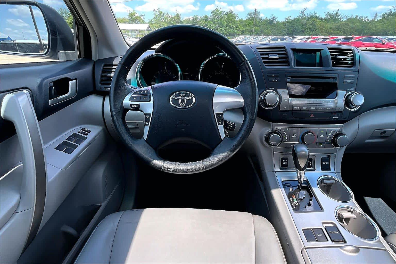 2012 Toyota Highlander SE Classic Silver Metallic at Beck & Masten Kia