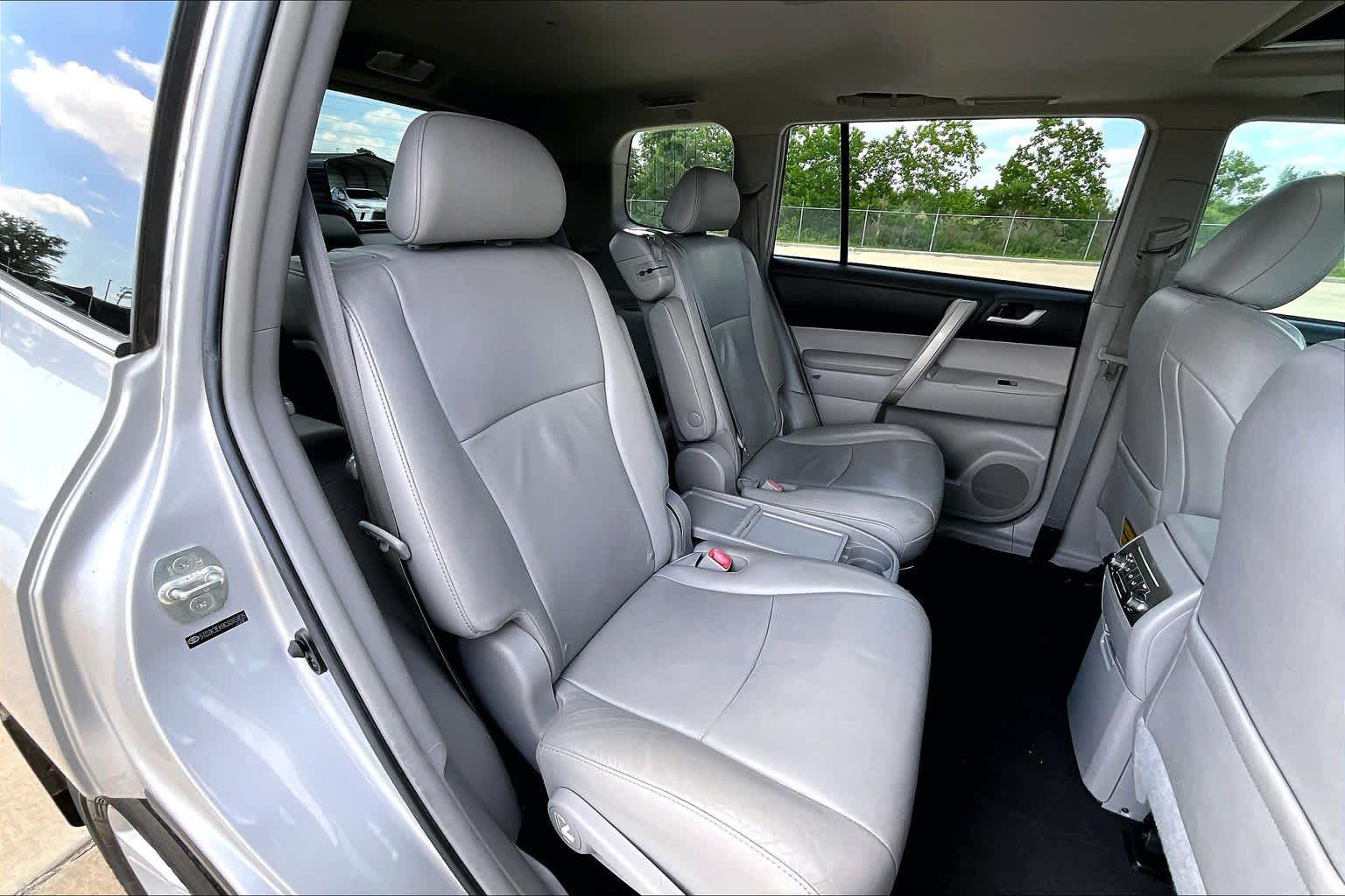 2012 Toyota Highlander SE Classic Silver Metallic at Beck & Masten Kia